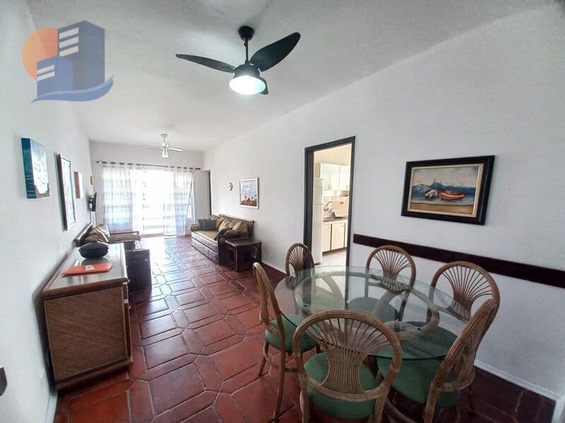 AMPLO APARTAMENTO DE FRENTE COM SACADA A 250 METROS DO MAR