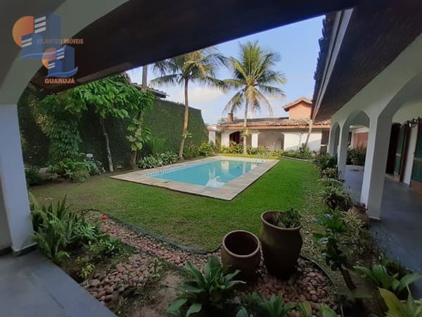 Casa Sobrado com 04 Quartos Estilo Colonial Espanhol a Venda.