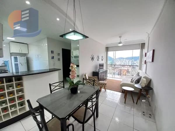 Apto Reformado/Vista ao Mar/Região Comercial!