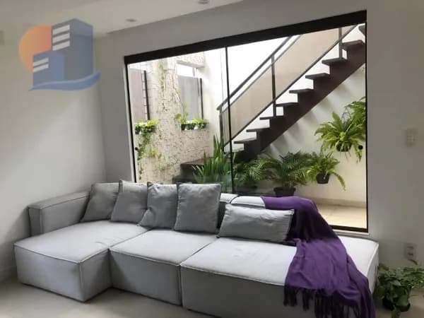 Cobertura Reformada á venda na Praia da enseada | Região Comercial.