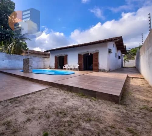 Casa Térrea com piscina e quintal!