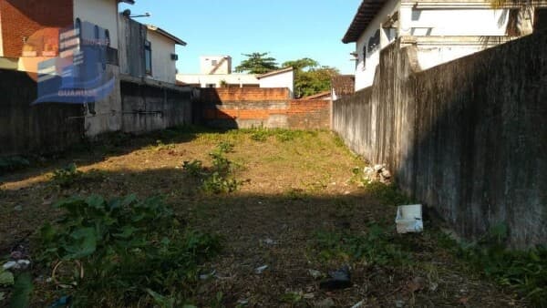 Terreno Murado a 300 Metros do Mar