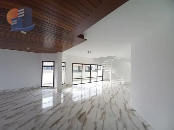 Cobertura com Vista Total para o Mar Apenas 02 quadras da Praia da Enseada!