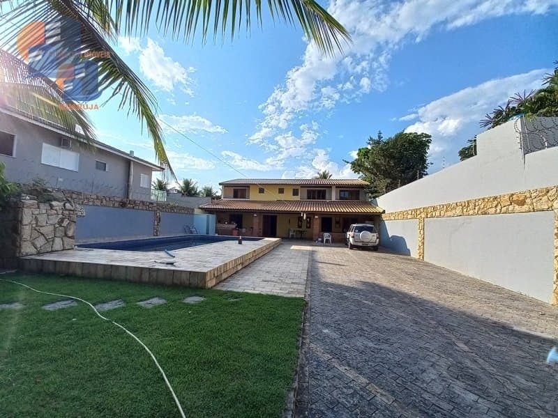 Casa c/amplo quintal Apenas 150 metros do Mar Pronta Para Morar!