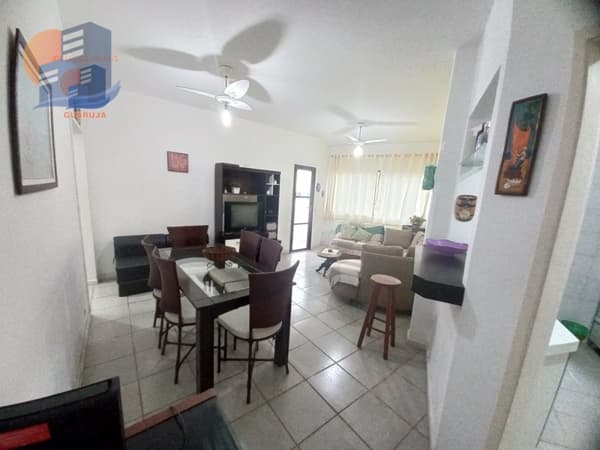 Amplo apartamento com sacada na praia da Enseada Guarujá!