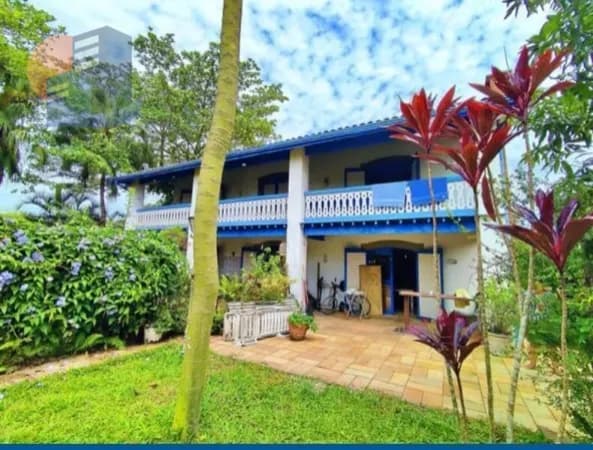 CASA COM TRADICIONAL ESTILO COLONIAL PRAIA DA ENSEADA - GUARUJÁ.