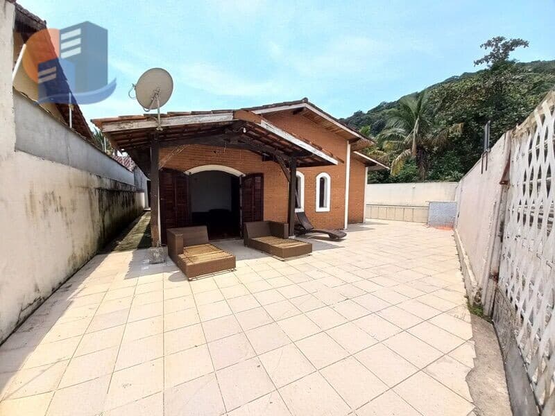 Casa Térrea com piscina e churrasqueira