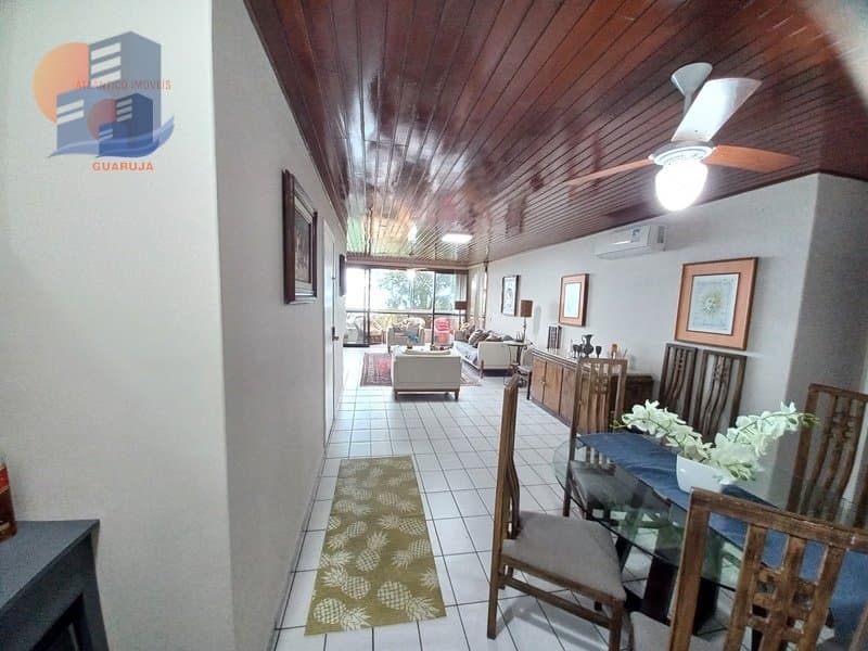 Amplo Apartamento com sacada Vista ao Mar