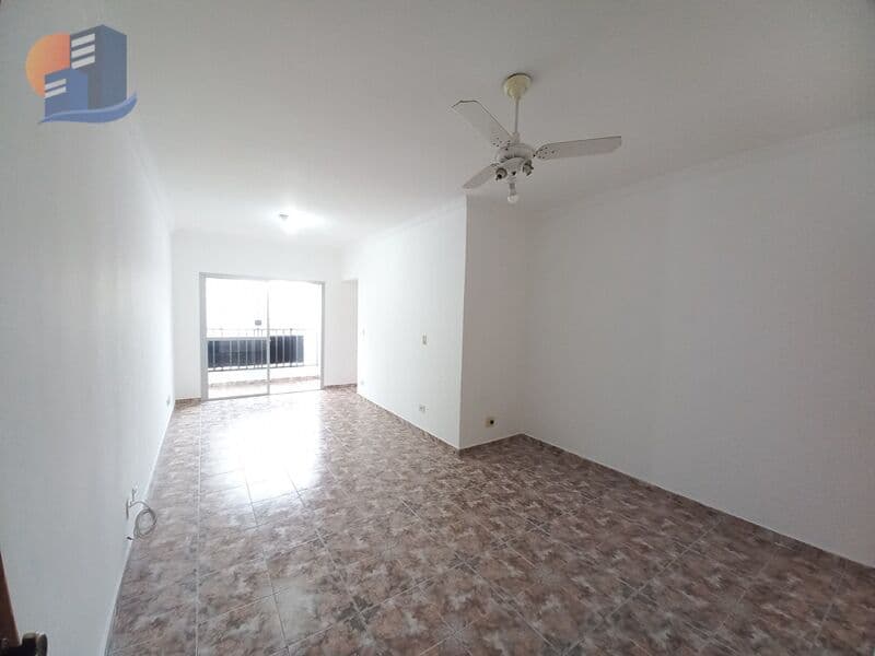 Apartamento com 03 Dormitórios na praia da Enseada Guarujá.