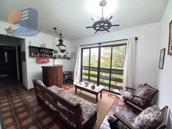 02 Dorms c/sacada/Próximo de Comércios em Geral!