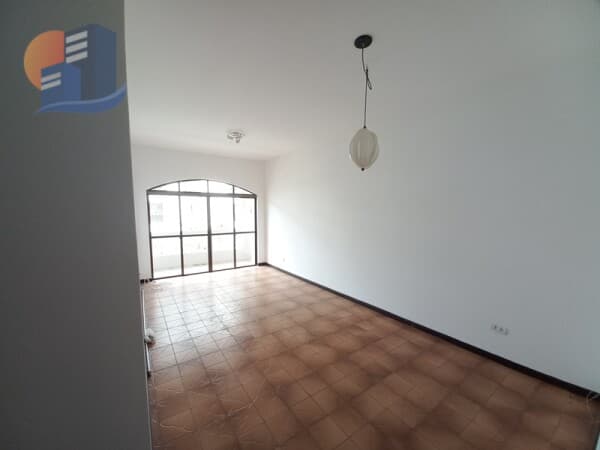 Amplo Apartamento com excelente localização próximo a região dos hotéis na praia da Enseada Guarujá.