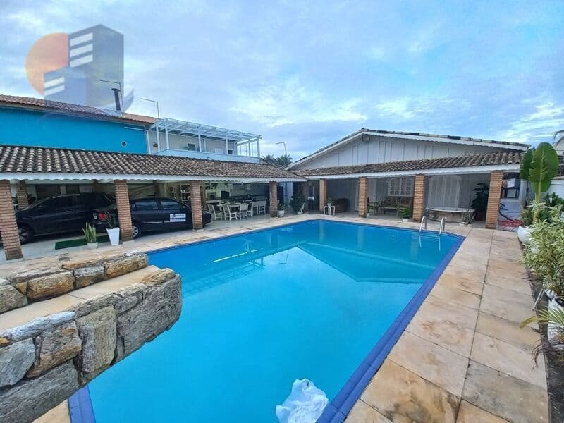 Casa Térrea/3 Quartos/5 banheiros/R$ 8.000,00 (Pacote incluso Iptu)