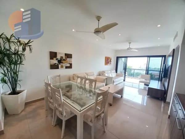 Apartamento com Vista para o Mar na Praia da Enseada - Guarujá.