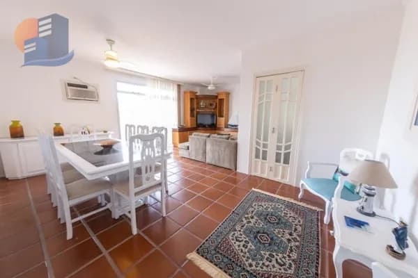 Amplo Apartamento á 300 metros do Mar.