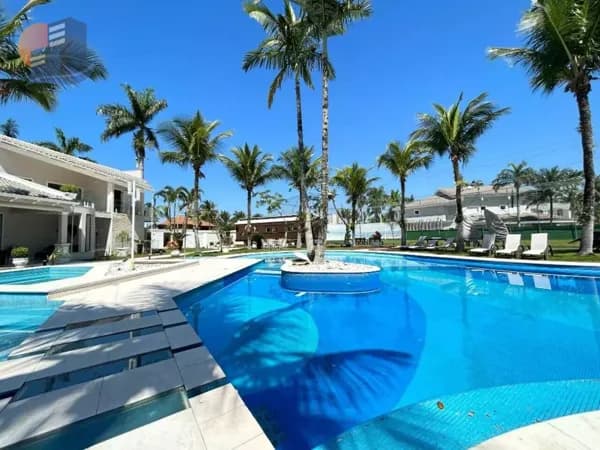 Mansão em Condomínio Fechado Jardim Acapulco!