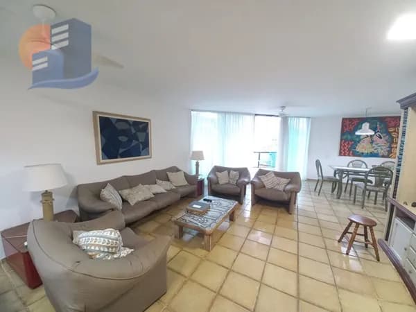 Amplo Apartamento Localização Privilegiada a 100 Metros da Praia.