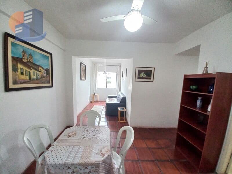 Apartamento com boa Localização uns 600 metros a praia da Enseada.