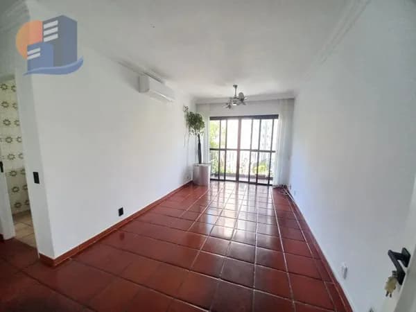 Região do Tortuga Rua Tranquila com Lazer no prédio.