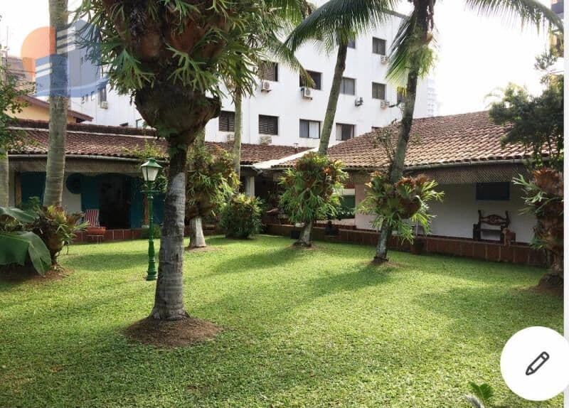 Casa Térrea a 300 metros da praia da Enseada em Guarujá