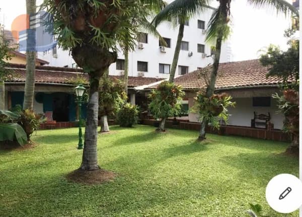 Casa Térrea a 300 metros da praia da Enseada em Guarujá
