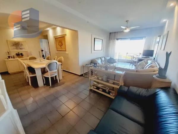 Região dos Hotéis a 100 Metros da Praia da Enseada Guarujá.