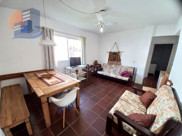 🌊 Apenas 2 quadras da praia!☀️ Ambientes claros, bem ventilados e muito aconchegantes.