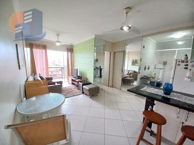 Reformado/Andar Alto/Região Comercial!