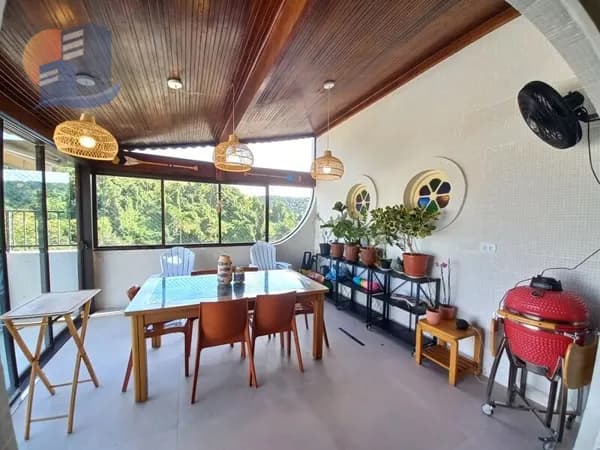 Cobertura Reformado Região dos Hotéis - Praia da Enseada - Guarujá!