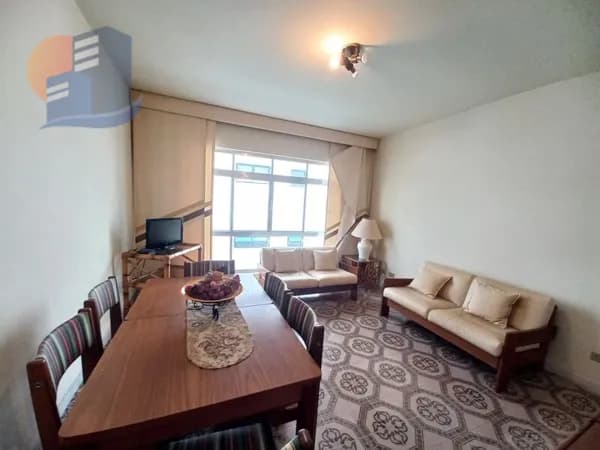 Amplo Apartamento com Ótima Localização a 250 Metros da Praia.