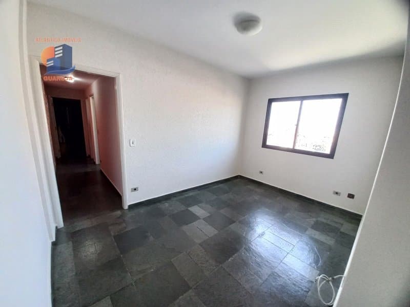 Apartamento com Boa Localização na Enseada.