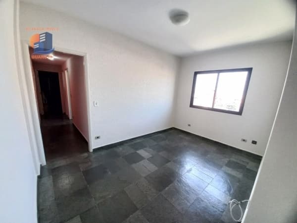 Apartamento com Boa Localização na Enseada.