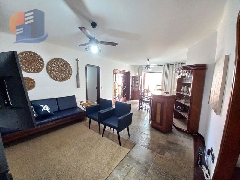 AMPLO APARTAMENTO, PRÉDIO C/ LAZER, APENAS 300m DA PRAIA!