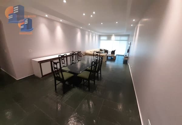 Apartamento Enorme a 200 Metros do Mar Praia da Enseada Guarujá.