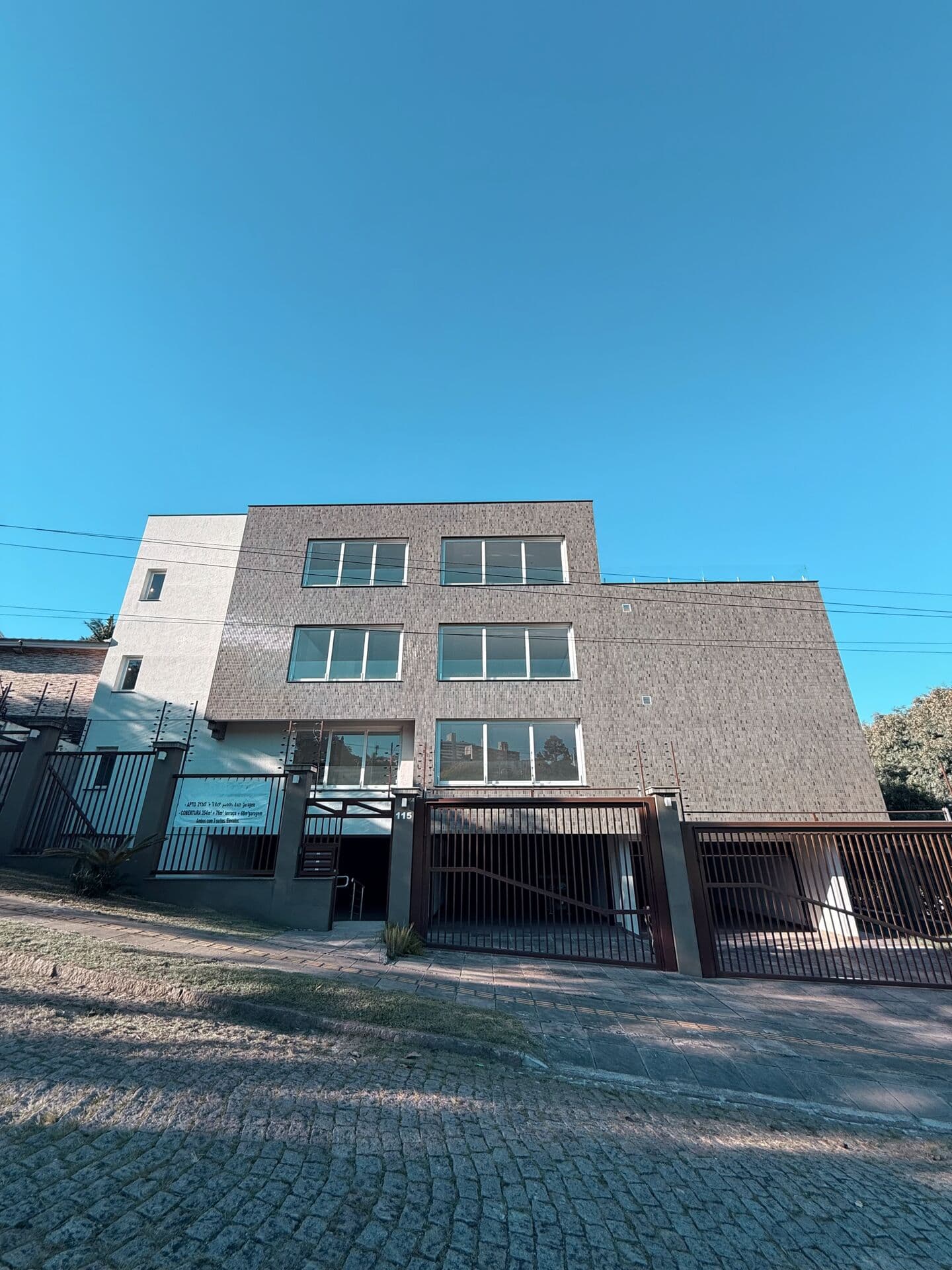 Cobertura 03 suítes com 04 vagas no Chácara dasPedras