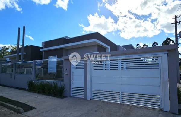 Casa NOVA - com pátio amplo
