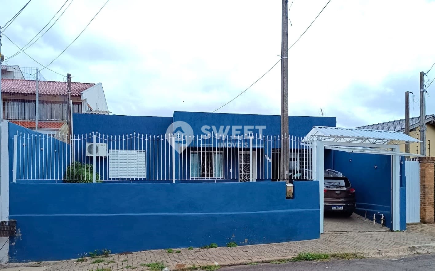 Casa com Piscina com terreno inteiro