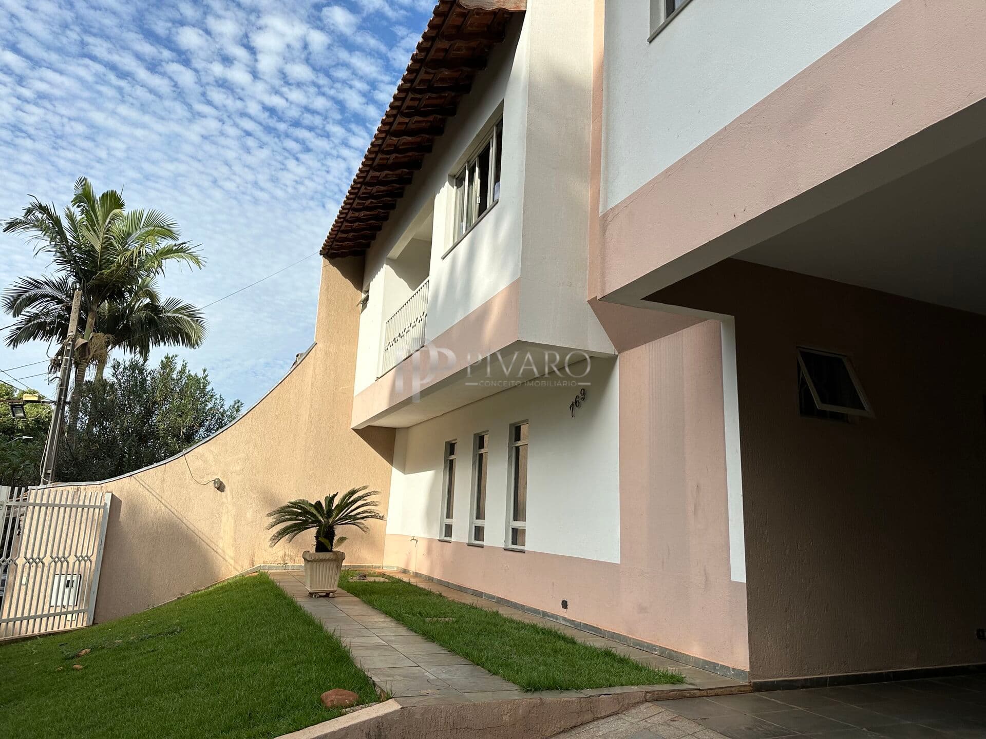 SOBRADO JARDIM CHAMPAGNAT