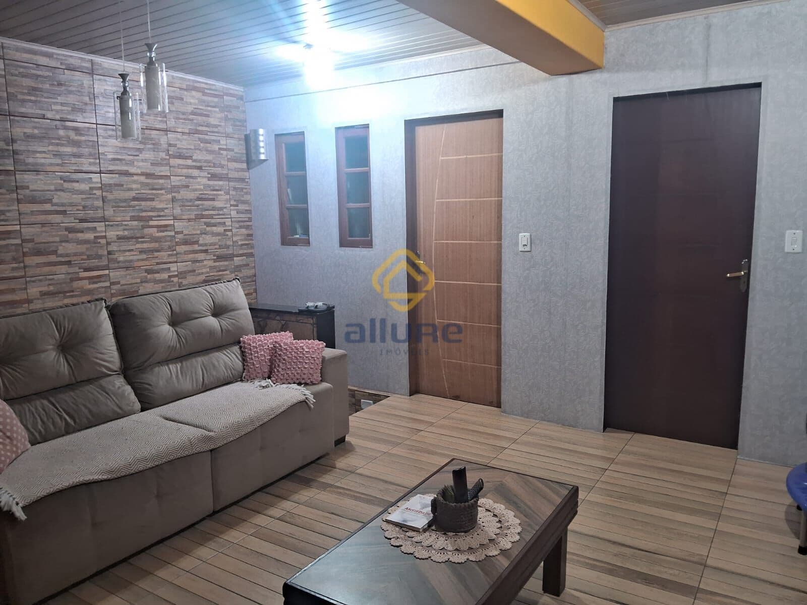 Sobrado com 100m², em excelente localização, próximo ao Krolow e à loja Pra Casa Lorenzetti.