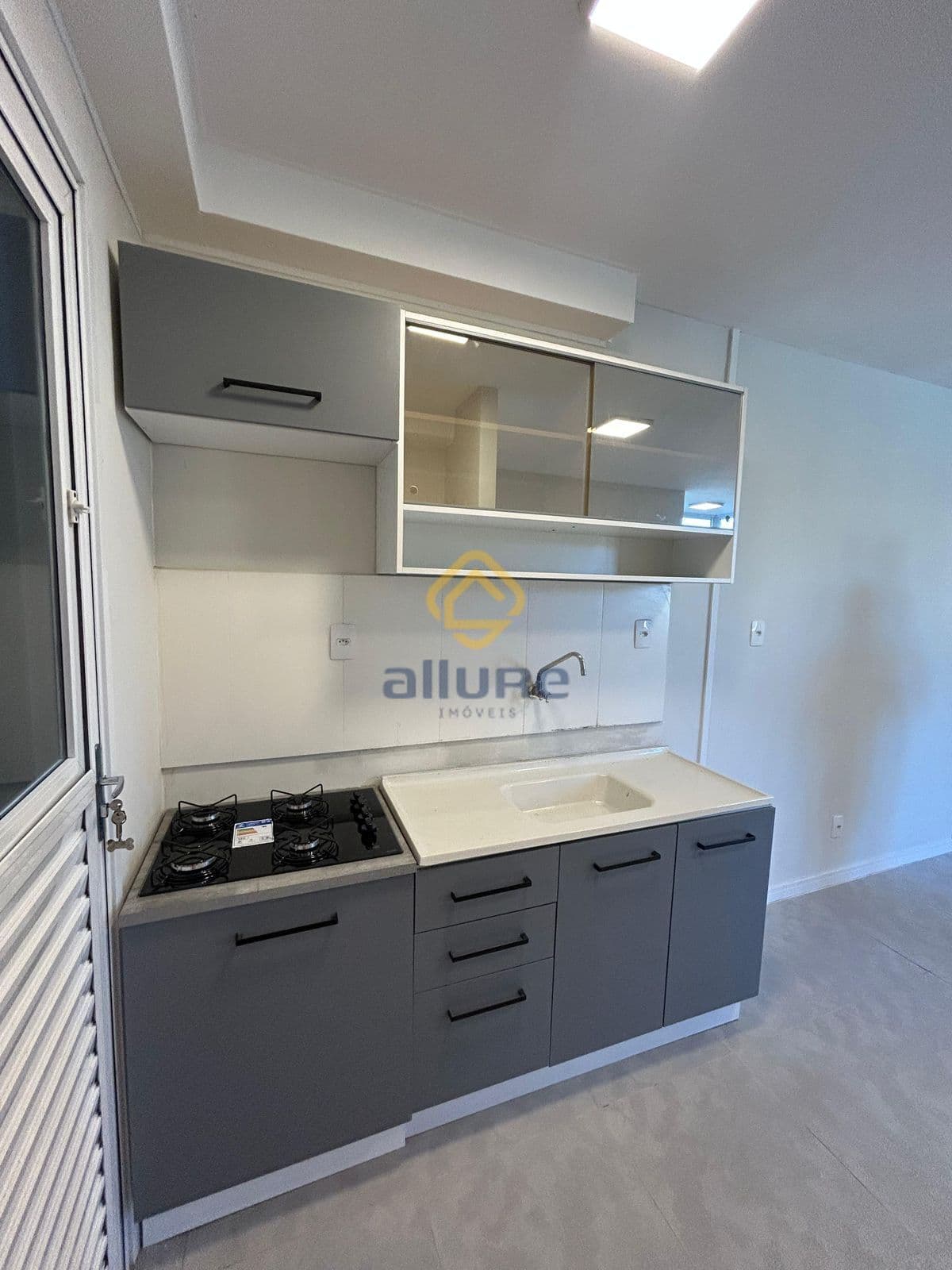 Apartamento 2 dormitórios e churrasqueira no Fragata