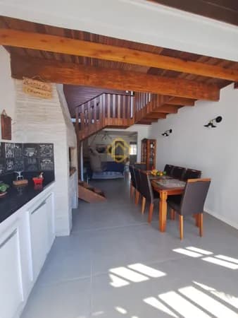 🏡 Sobrado Excelente Localizado no Laranjal!