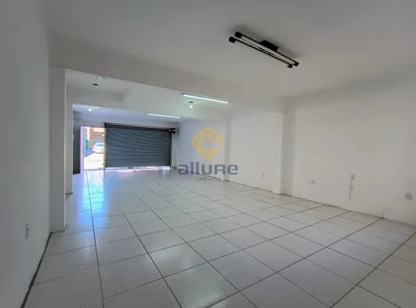 Amplo sobrado residencial e comercial no Centro de Pelotas, com 612 m² de área construída.