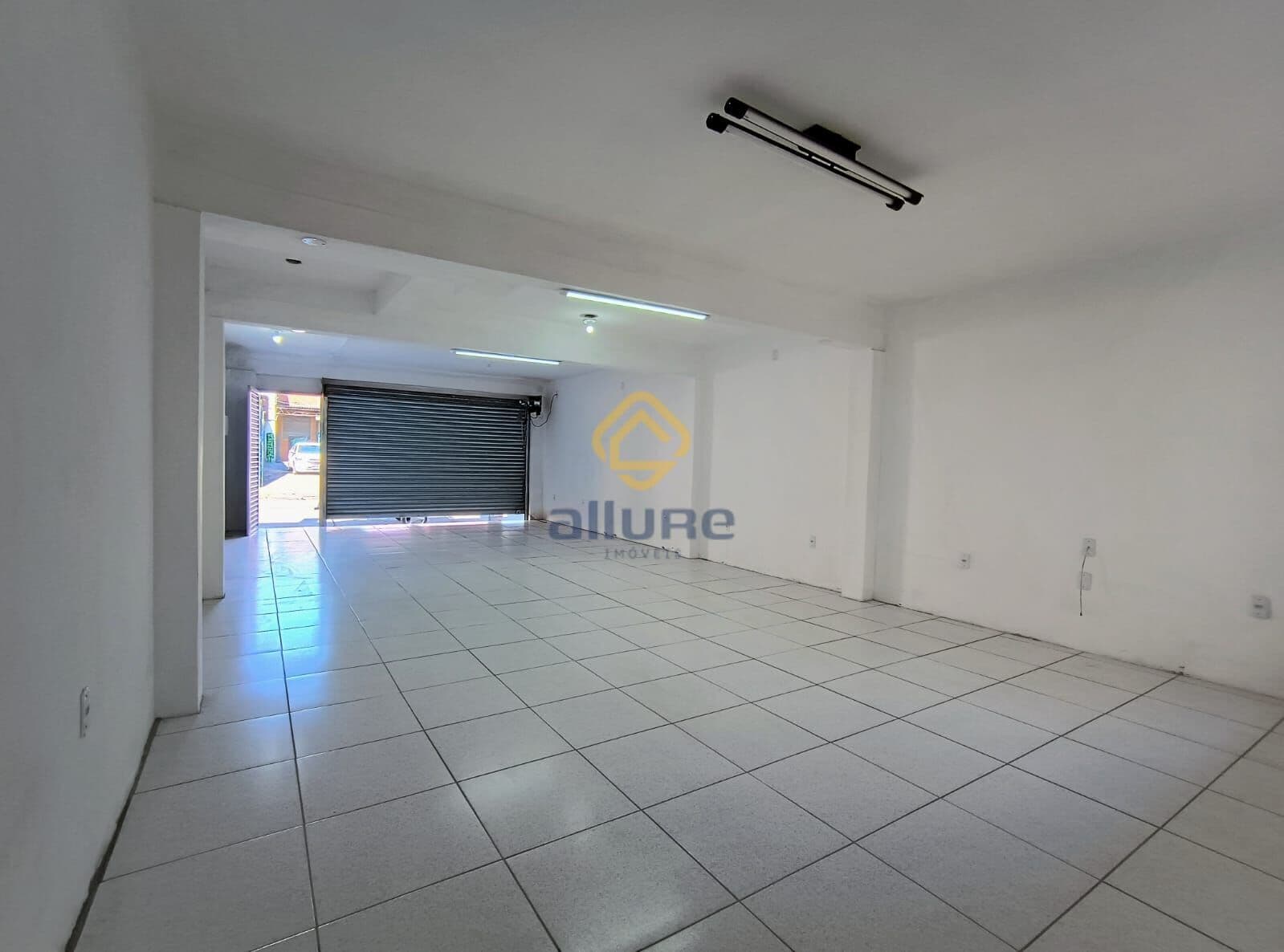 Amplo sobrado residencial e comercial no Centro de Pelotas, com 612 m² de área construída.