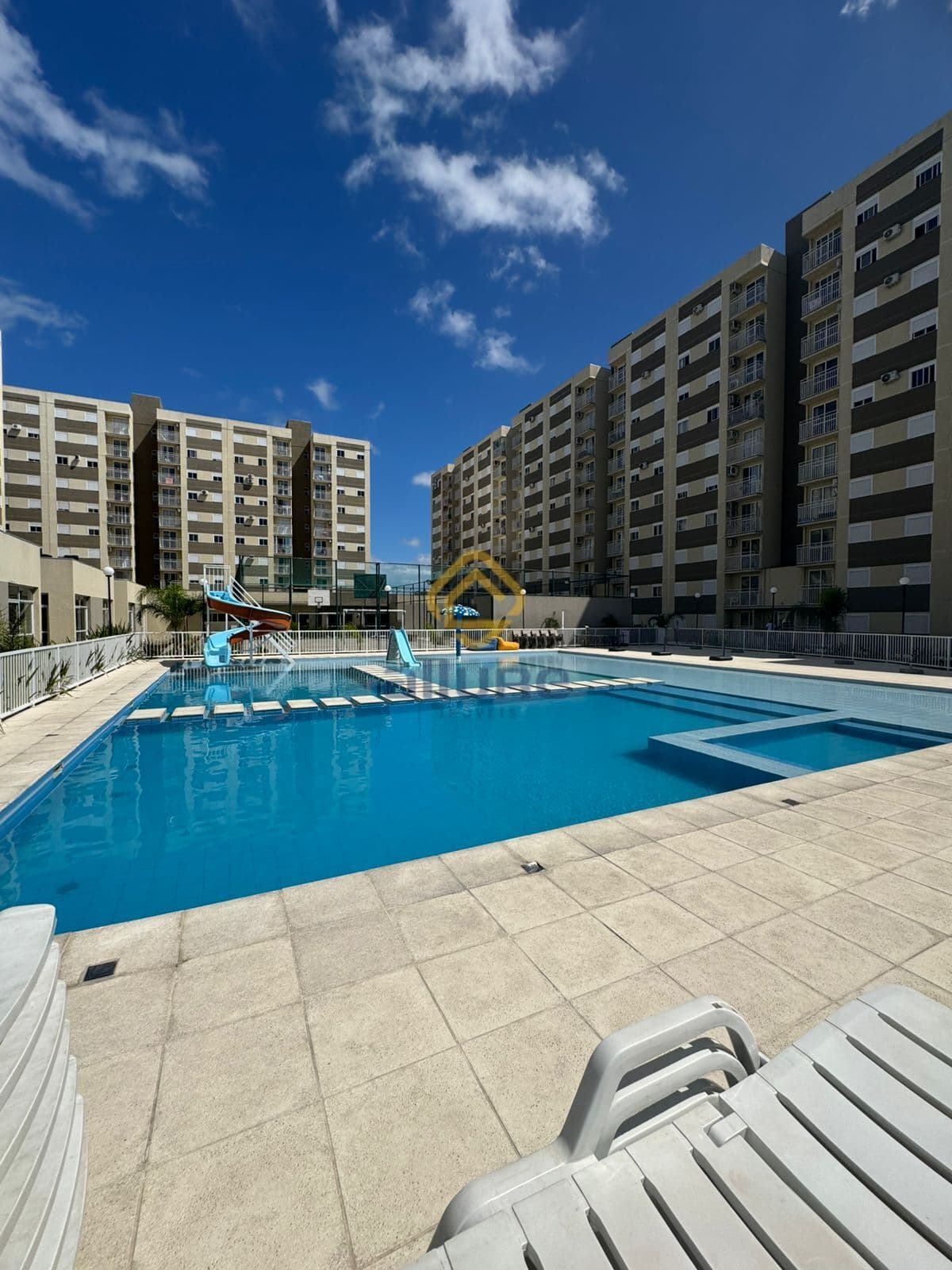 Oportunidade de ocasião, apto em condominio Clube ao lado Shopping Pelotas !!
