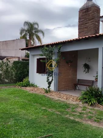 Sobrado no Laranjal a duas quadras da Praia - 4 dormitórios e piscina