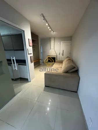 Casa diferenciada semi-mobiliada com piscina no Humuarama !!