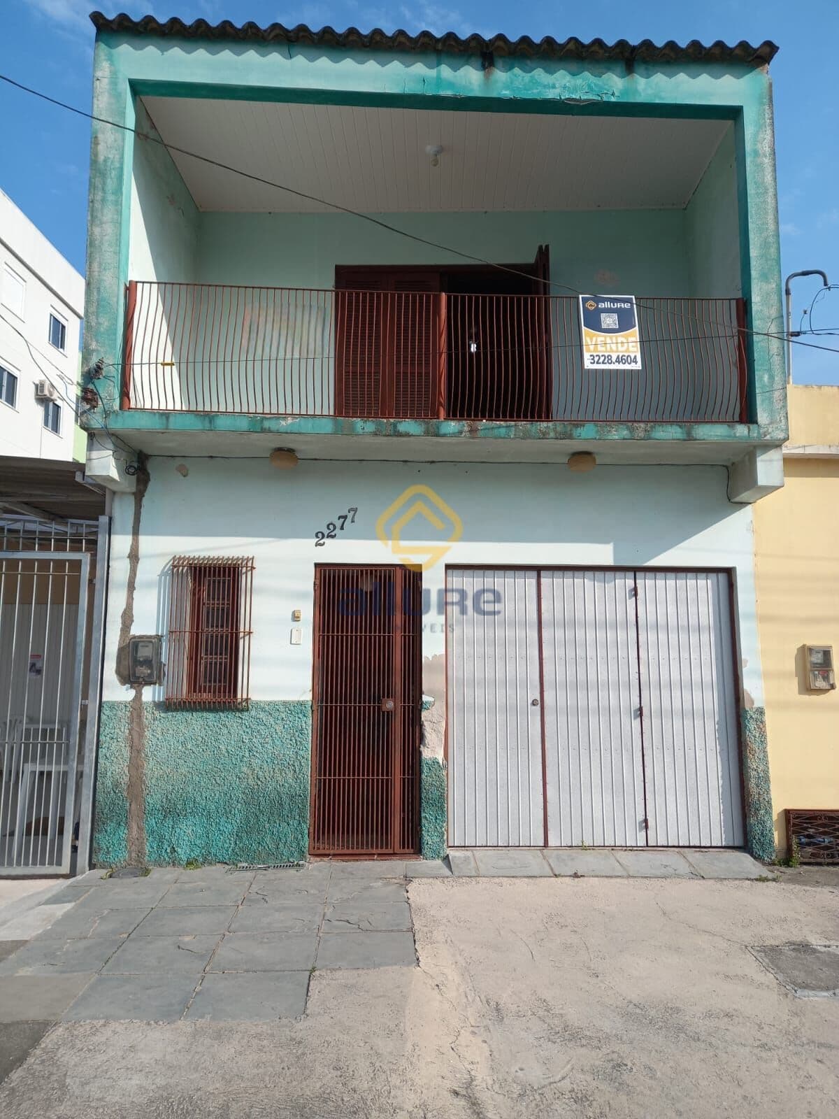 sobrado, próximo a Duque.