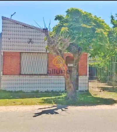 Casa com amplo terreno próximo ao novo Stok Center do Fragata