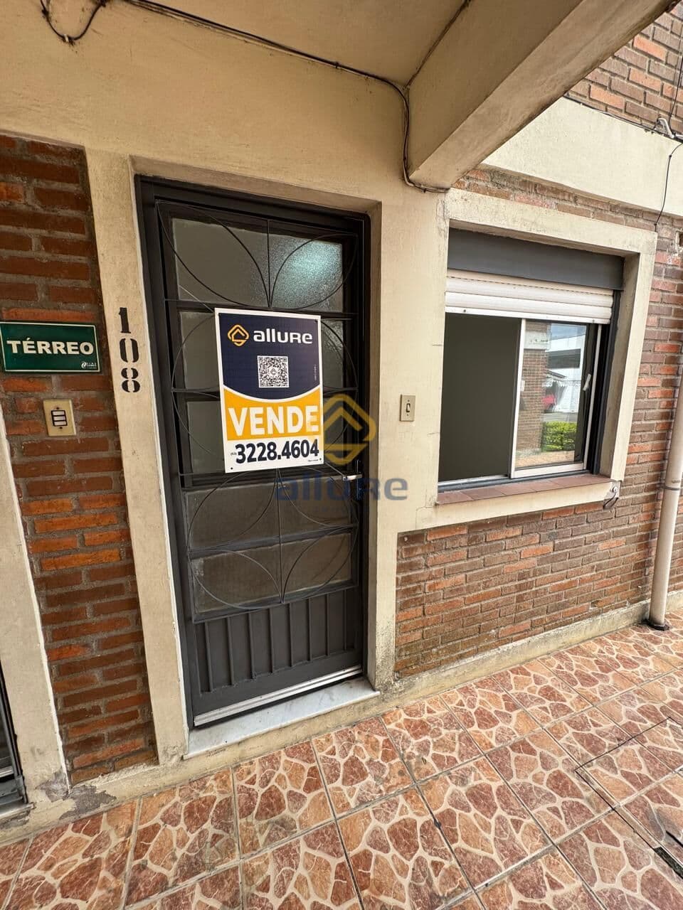 Apartamento térreo central, 3 dormitórios !