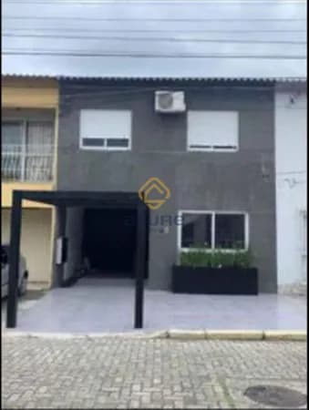 Lindo sobrado em condomínio fechado