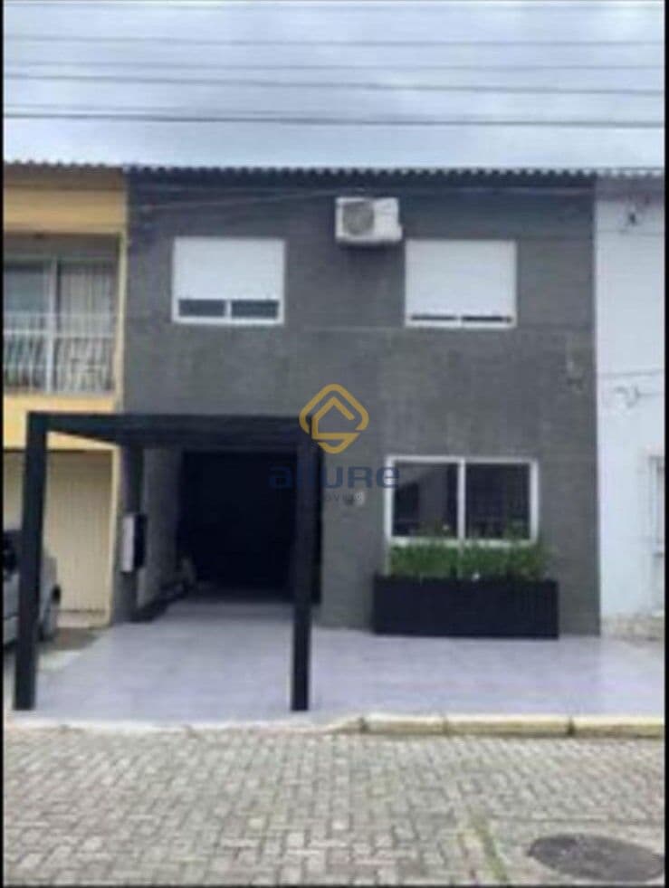 Lindo sobrado em condomínio fechado